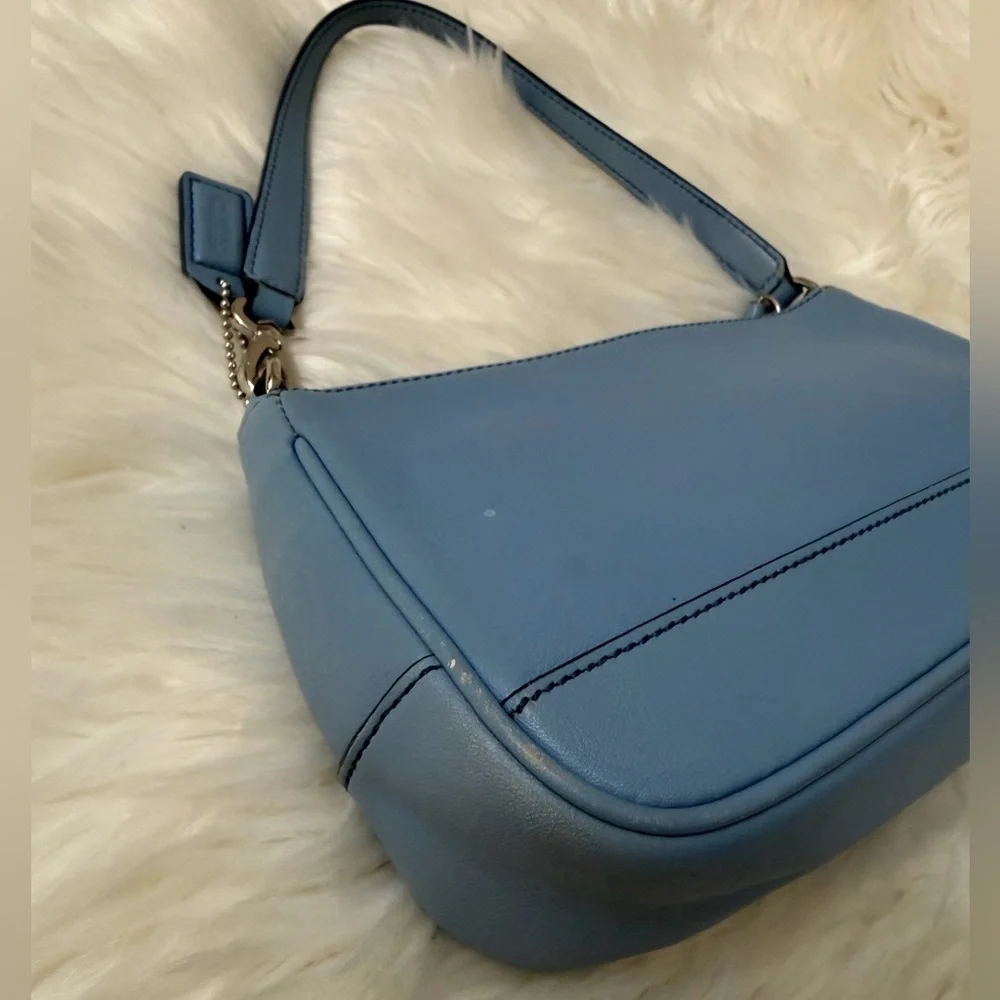 Vintage COACH Hampton Light Blue
Leather Demi Shoulder Purse Y2K 7785 - Picture 3 of 8